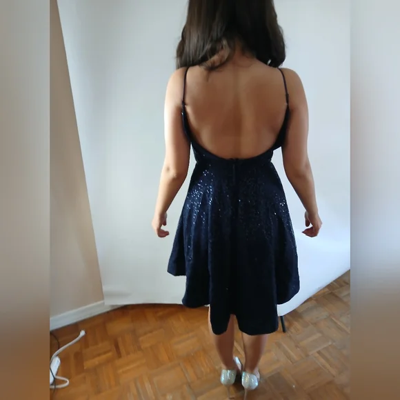 B. Smart dress - Picture 2 of 3